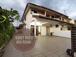 Chill and Traditional House in Bercham Ipoh